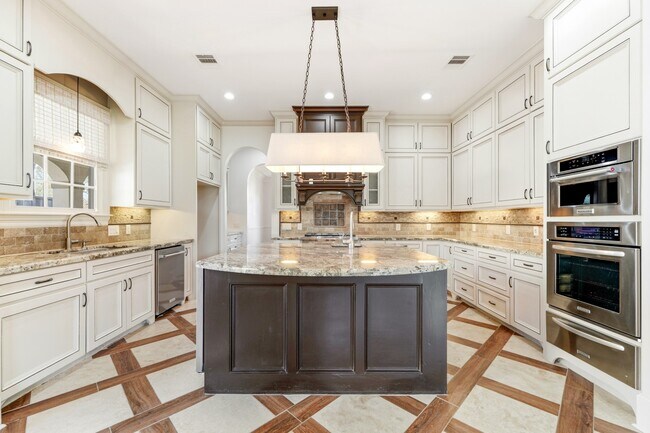 Building Photo - 5637 Overbrook Ln