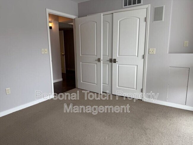 Building Photo - 501 7th St S