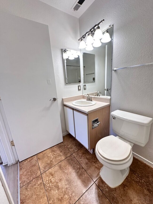 Building Photo - Move in Special 1/2 off 1st month rent! 3 Bedroom 2 Bath 2 Car Garage w/ Fenced in Yard