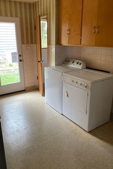 Building Photo - 108 S Maple Ave