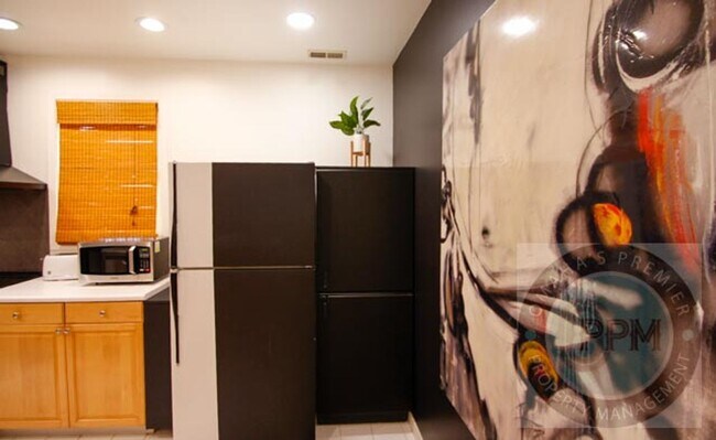 Building Photo - 822 N 50th Ave