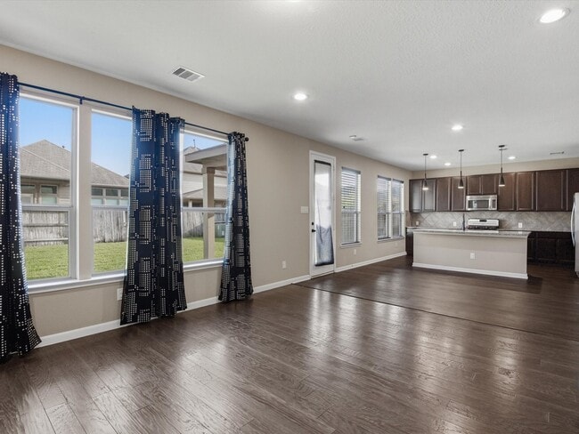 Building Photo - 16515 Williamstown Dr