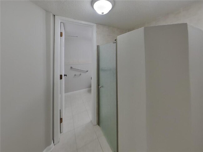 Building Photo - 6421 Limerick Dr
