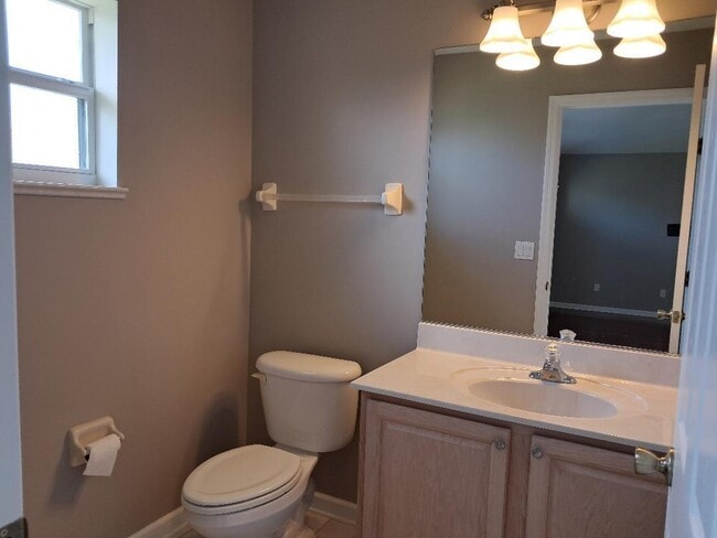 Building Photo - 242 SW Amesbury Ave