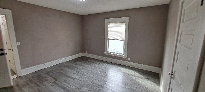 Building Photo - 29 Sutton St SW