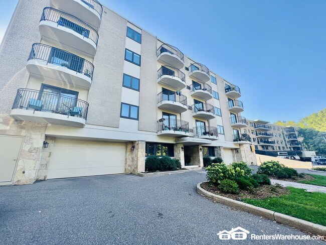Building Photo - 2928 Dean Pkwy