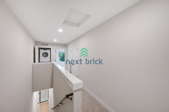 Building Photo - Spacious 3-Bedroom Townhouse Retreat with 3 Full Baths in Bothell - 1,551 Sq. Ft. of Modern Comfort!
