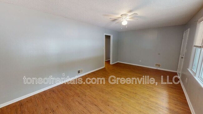 Building Photo - 1427-B Grant Circle