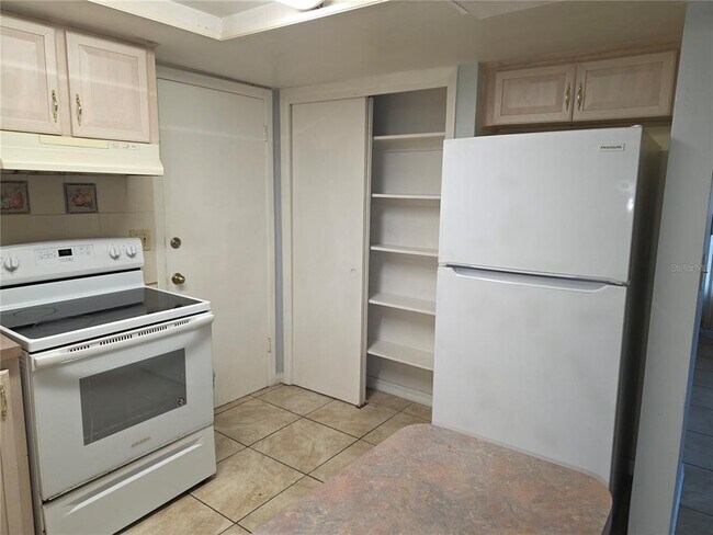 Building Photo - 3431 Overland Dr