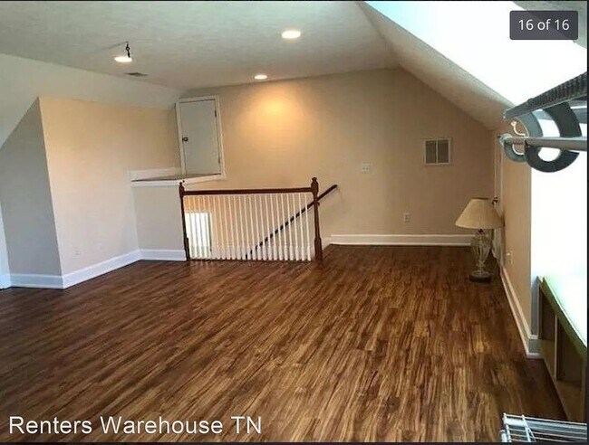 Building Photo - 3 bed/3bth with pool and garage. Country l...