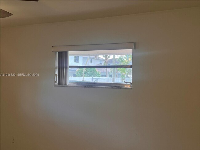 Building Photo - 5010 SW 26th Ave