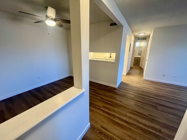 Building Photo - **$500 Move in Special**  Updated Spacious 1 bed/1 bath in Aurora