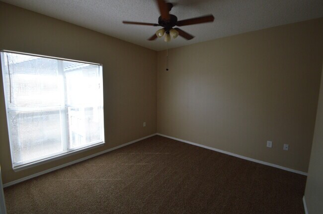 Building Photo - HALF OFF 1ST MONTHS RENT! The Landings 3rd...