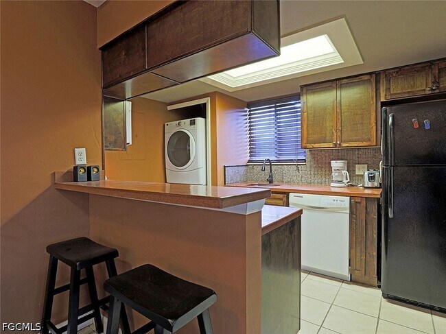 Building Photo - 5804 Newfoundland Cir