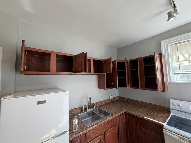 Building Photo - 4216 W Penn Ave