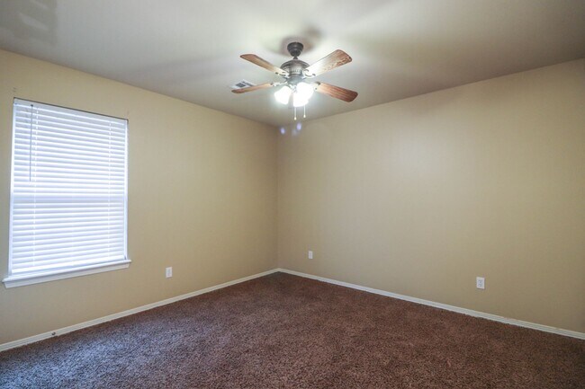 Building Photo - New vinyl plank in bedrooms, hall, new paint, new heat & air conditioning system 2025, large livi...