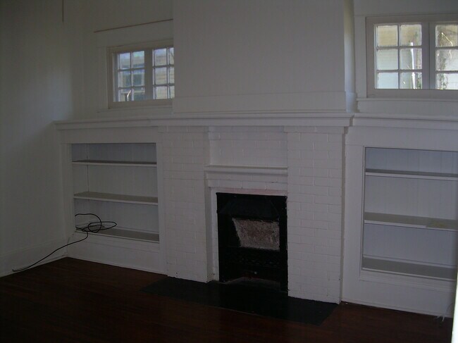 Building Photo - 5649 East Side Ave