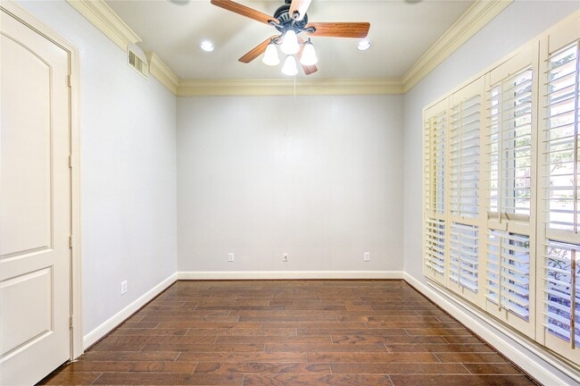 Building Photo - 9230 Hernshead Ln