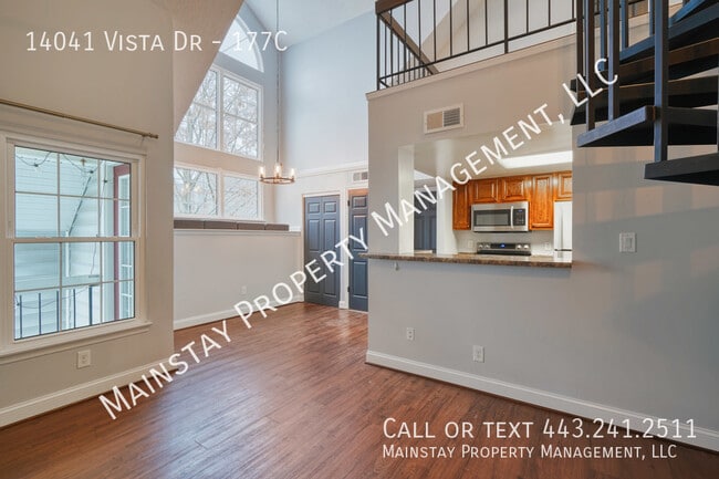 Building Photo - Beautiful 1 Bedroom Condo W/ Bonus Loft Sp...