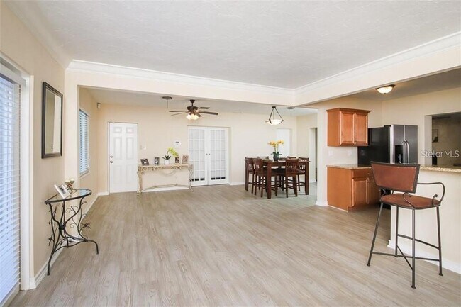 Building Photo - 2060 Sunnyside Pl