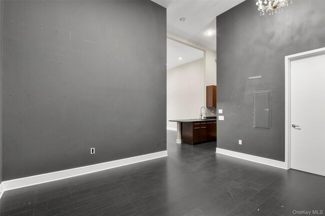 Building Photo - 25 Leroy Pl