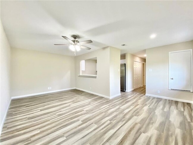 Building Photo - 2110 Blue Meadow Dr