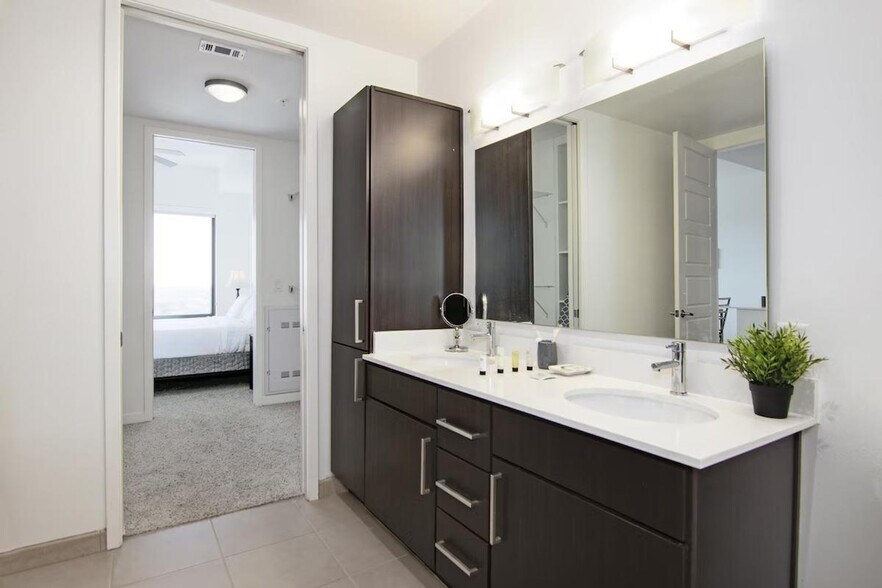 Building Photo - 2022 Holcombe Blvd