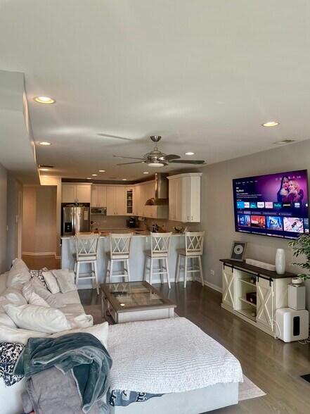 Building Photo - 1517 N Ashland Ave