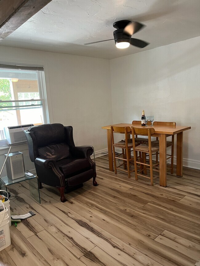 Building Photo - 27 Norton St