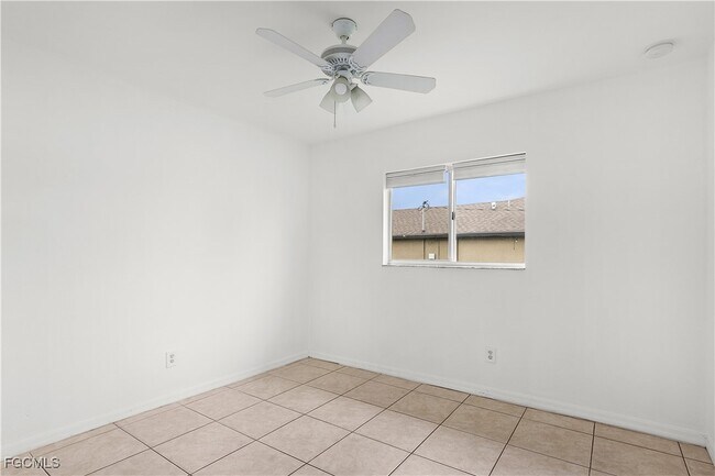 Building Photo - 127 SW 11th Terrace
