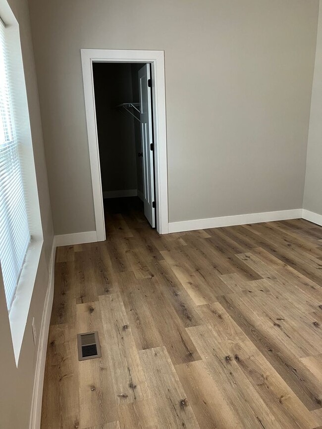 Building Photo - 1915 Poplar St