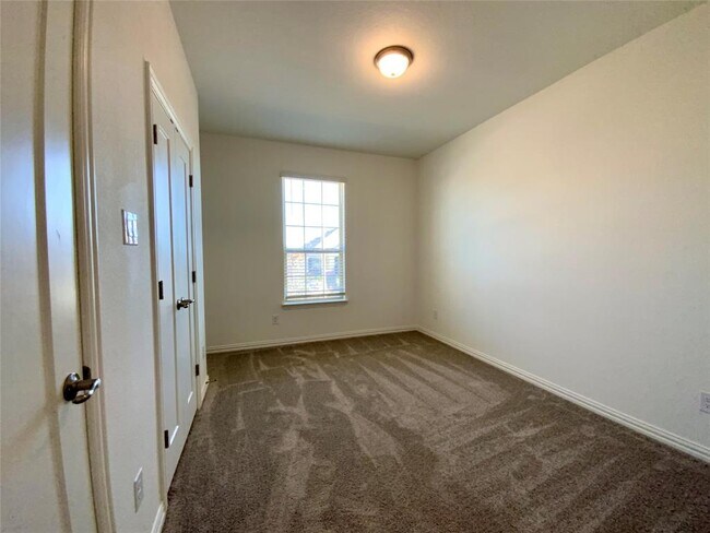 Building Photo - 247 Du Bois Ln