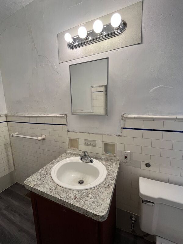 Building Photo - 3224 Calvert Ave