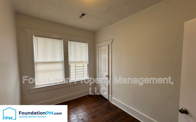 Building Photo - 914 Garland St