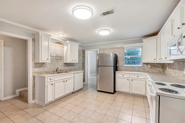 Building Photo - 7900 Fm-2354