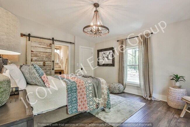 Building Photo - 3/2 Home on large lot in Woodstock