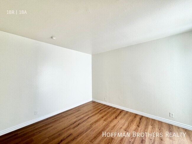 Building Photo - 945 Serrano Ave