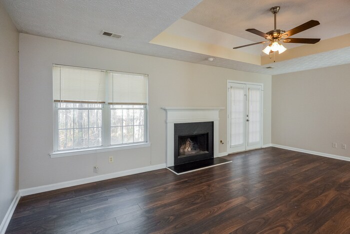 Building Photo - 150 Lakeside Dr