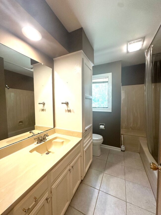 Building Photo - White Oak Common 3BR 2 1/2BA