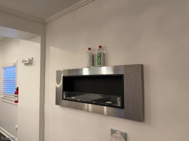 Building Photo - 11 Pine St