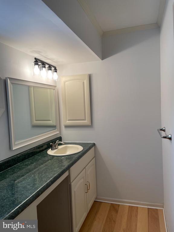 Building Photo - 18 Pond View Dr