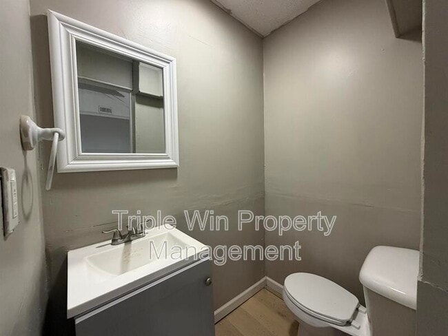 Building Photo - 520 Hentschel Pl