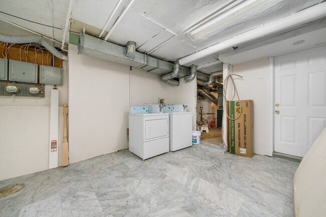 Building Photo - 71 Webster St