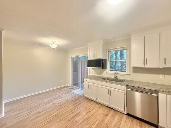 Building Photo - 6523 Hearthstone Dr