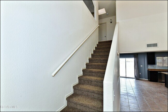 Building Photo - 6372 Franklin Ridge Dr