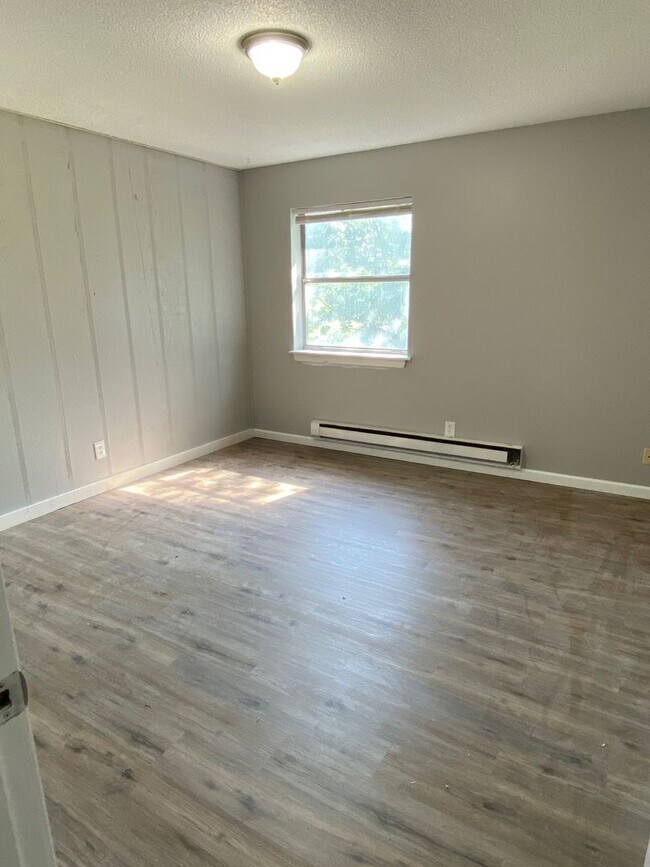 Building Photo - Remodeled 2 Bedroom Apt in Columbia, MO