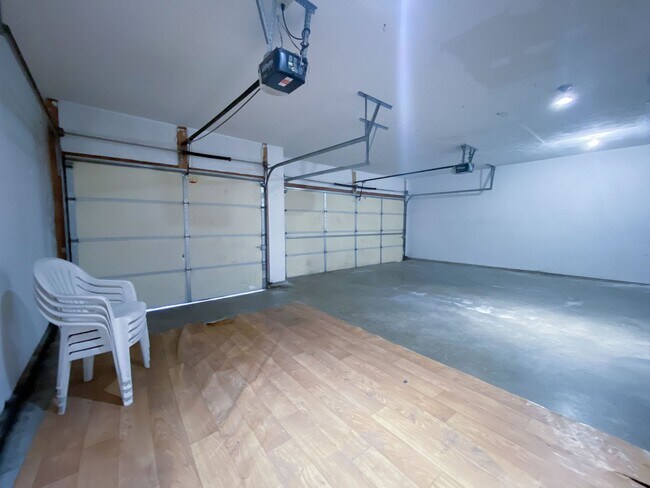 Building Photo - 3867-3871 Ledyard Street