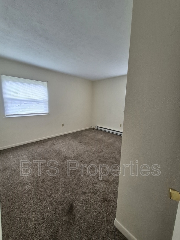 Building Photo - 5917 W Plank Rd