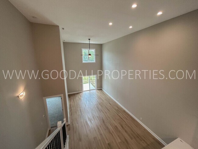 Building Photo - 4 Bedroom 2.5 Bath Townhome in Adel with attached 2-car garage.