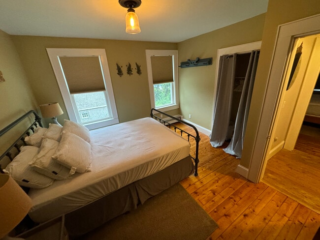 Building Photo - 147 Lincolnville Ave